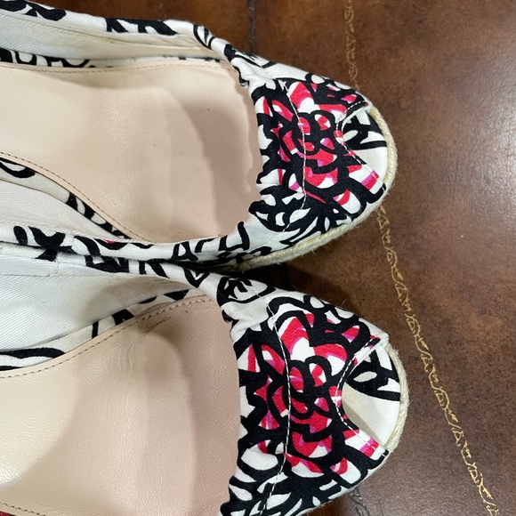 Coach Women’s size 7B woven heel shoes - Picture 8 of 10